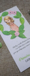 Pagelas com aplicações de flores e folhas em relevo para primeira comunhão de menina