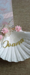 Concha floral cor de rosa, personalizada com nome para lembrança de batizado